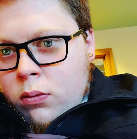 Dylan Grubb - Poshmark Profile Picture of Dylan Grubb (@dgrubb93) on Poshmark