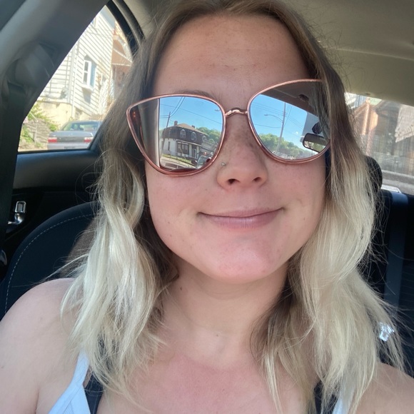 Profile Picture of Jamie Swanstrom (@jswanstrom) on Poshmark