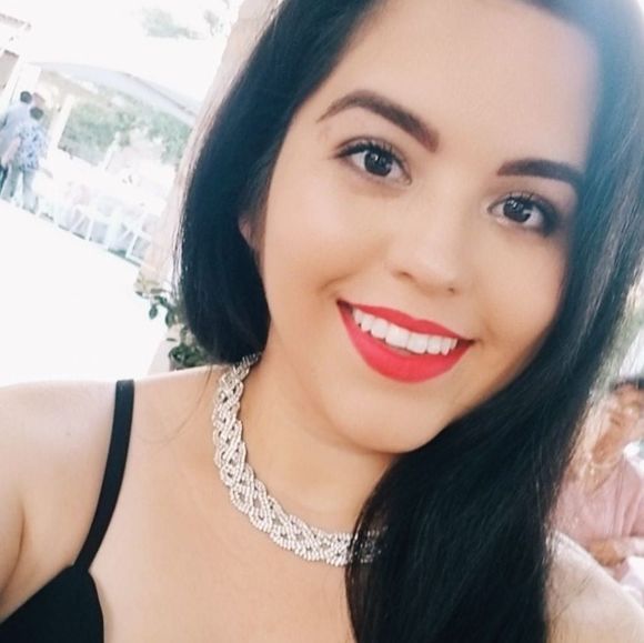 Profile Picture of Jassmine Durón (@jazzyangelz) on Poshmark