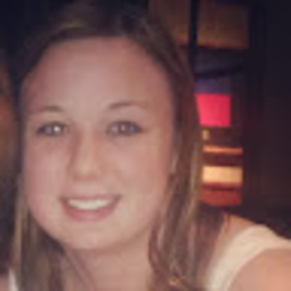 Profile Picture of Chelsea Keyek (@ckeyek) on Poshmark