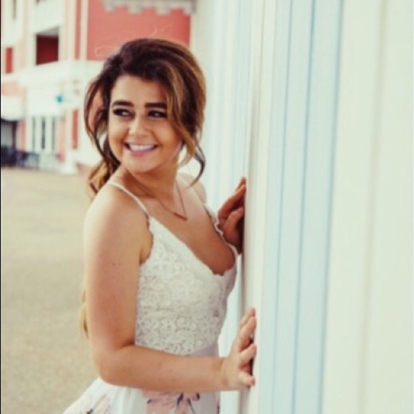 Profile Picture of Giana Bertolasio (@gianabrooke) on Poshmark