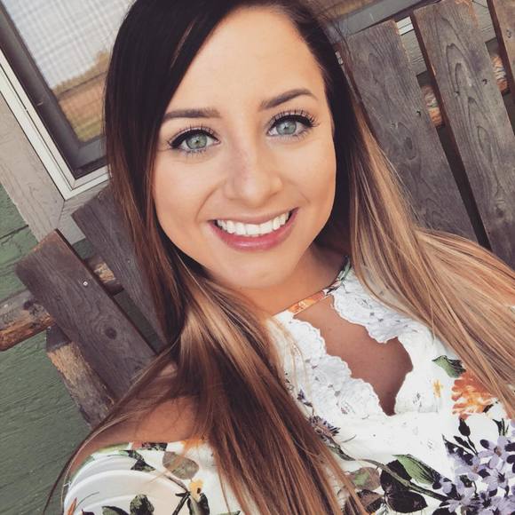 Profile Picture of Alexandria Littell (@alemlitt) on Poshmark