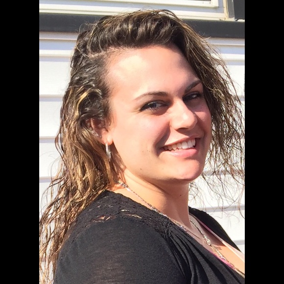 Profile Picture of Taylor Bankoski (@taelermade) on Poshmark