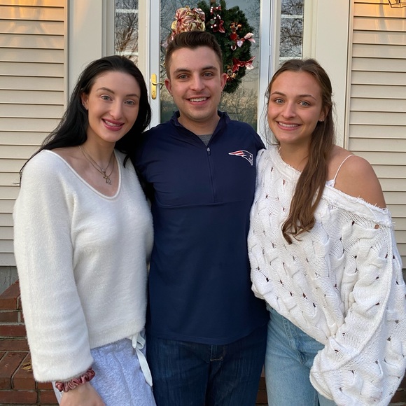 Profile Picture of Haley Cogliano (@haleycogliano) on Poshmark