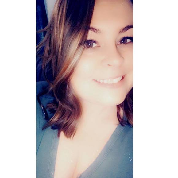 Profile Picture of Chrissy Cornelison (@19chrissy82) on Poshmark