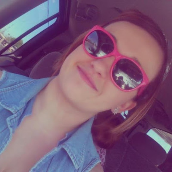 Profile Picture of Shaylee Muncy (@shayleesuemuncy) on Poshmark