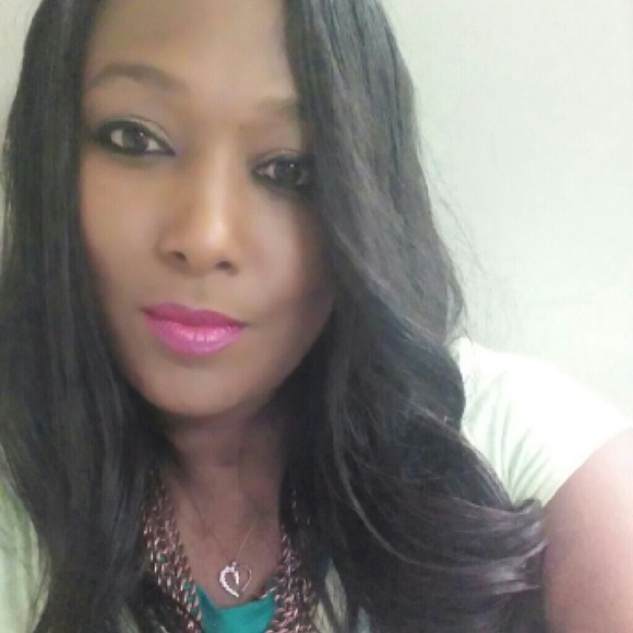 Profile Picture of Sheena Gittens (@chitownqtee) on Poshmark