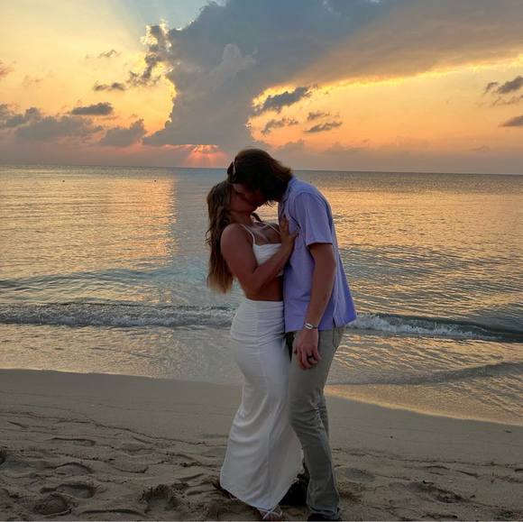 Sydney Neustel - Poshmark Profile Picture of Sydney Neustel (@sneustel02) on Poshmark