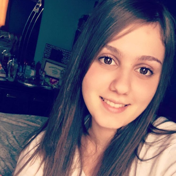 Profile Picture of Love Bejan (@lovebejan) on Poshmark