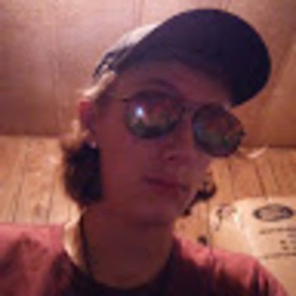 Profile Picture of Kaoz Ray (@kaozplayz1998) on Poshmark