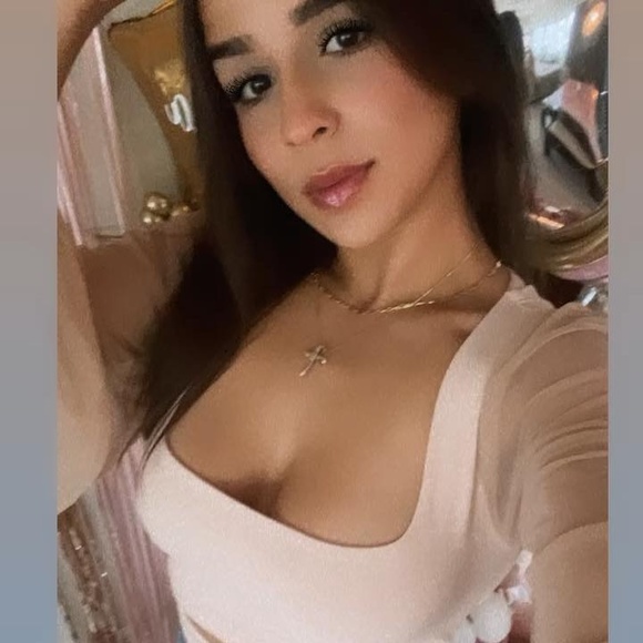 Profile Picture of Amanda Isabel (@amandaisabel625) on Poshmark