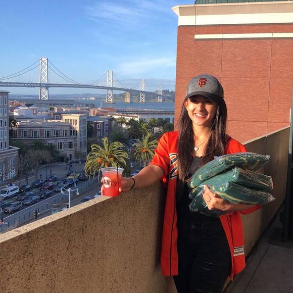 Profile Picture of Danielle Kaleialii (@dkaleialii) on Poshmark