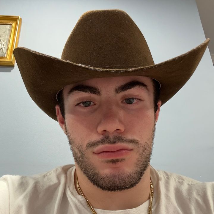 Profile Picture of Michael Mariano (@mikeycash) on Tiktok