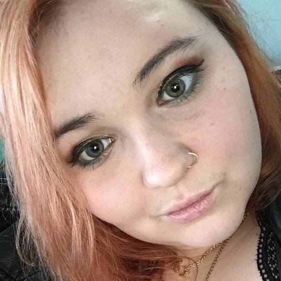 Profile Picture of Nicole Benson (@nikkiib501939) on Poshmark