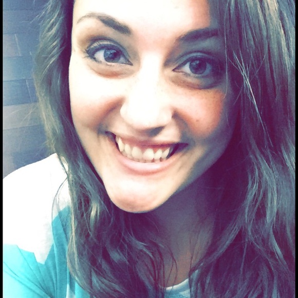 Profile Picture of Kelly Mcglynn (@kellypeee5) on Poshmark