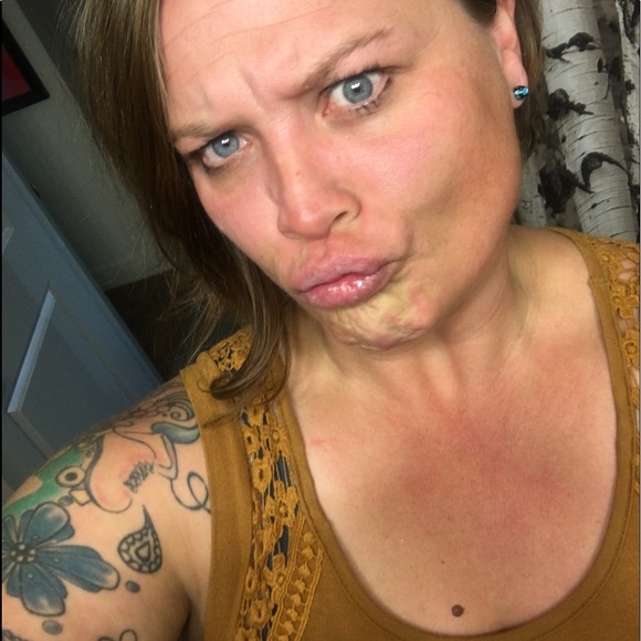 Profile Picture of Danelle Hibma (@dibs1981) on Poshmark