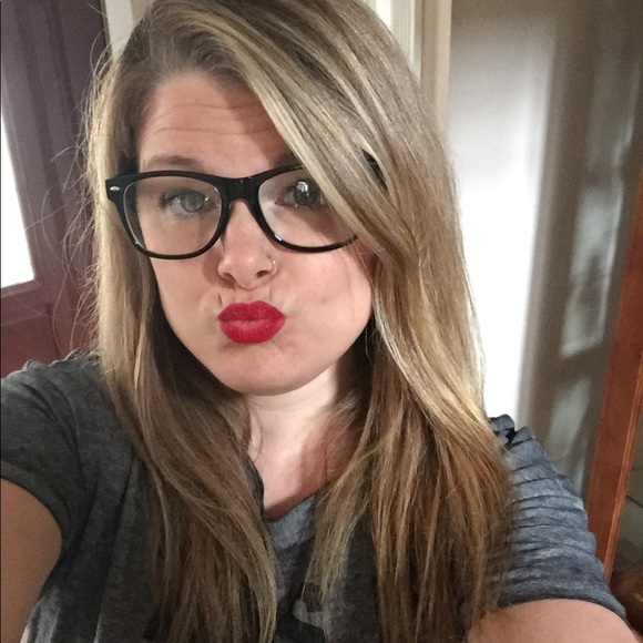 Profile Picture of Lisa Peplowski (@xmacmex) on Poshmark