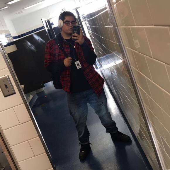 Profile Picture of Kevin Pina (@kevin_tovar) on Poshmark