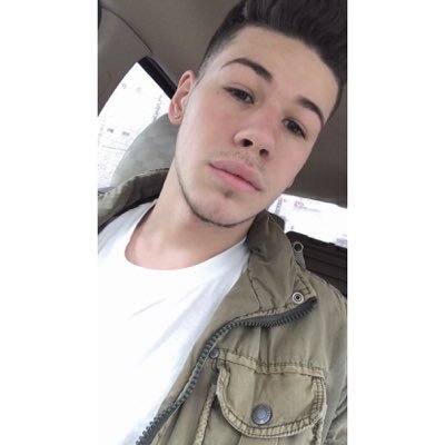 Profile Picture of Chris Emil (@chriseemil) on Twitter