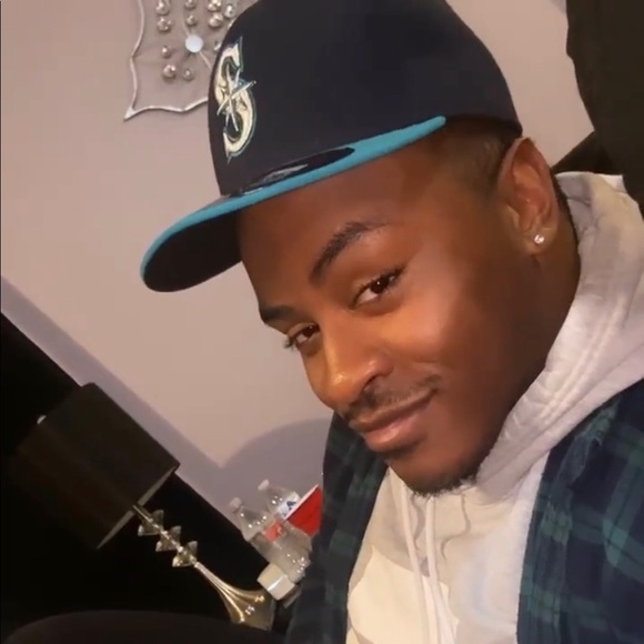 Profile Picture of Devin Hale (@dhale4) on Poshmark