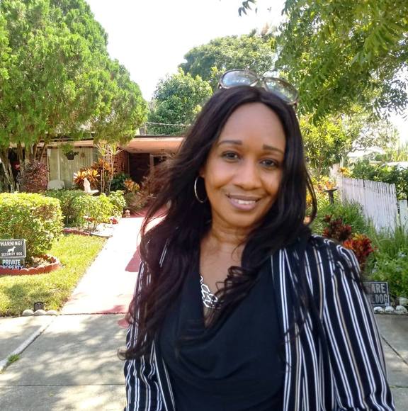 Profile Picture of Karley Pinnock - randall (@karley_p) on Poshmark