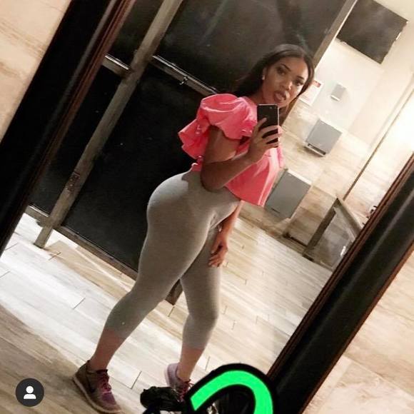 Profile Picture of Charlese Pointer (@charlesepointer) on Poshmark