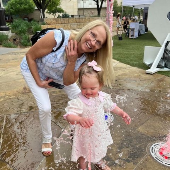 Profile Picture of Terri Ebbinghouse (@tebbinghouse) on Poshmark