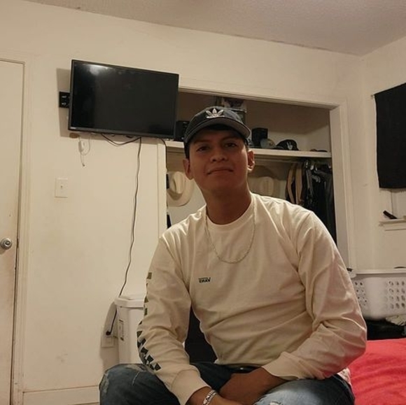 Profile Picture of Carlos Estrada (@ce981233) on Poshmark