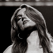 Profile Picture of Serena Laurel (@SerenaLaurelOfficial) on Youtube