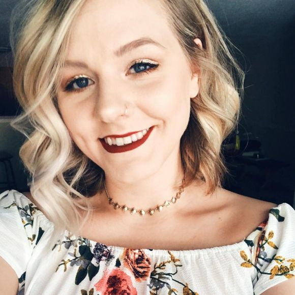 Profile Picture of Sara Iwanowski (@saralouu) on Poshmark