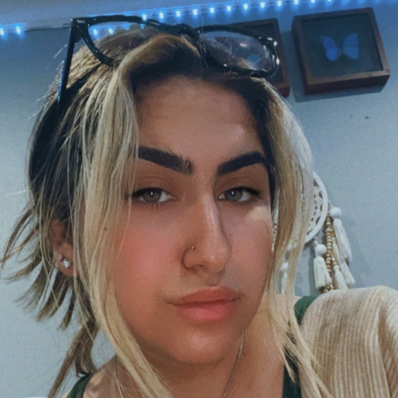 Profile Picture of Coral Bechor (@coralbechor) on Poshmark