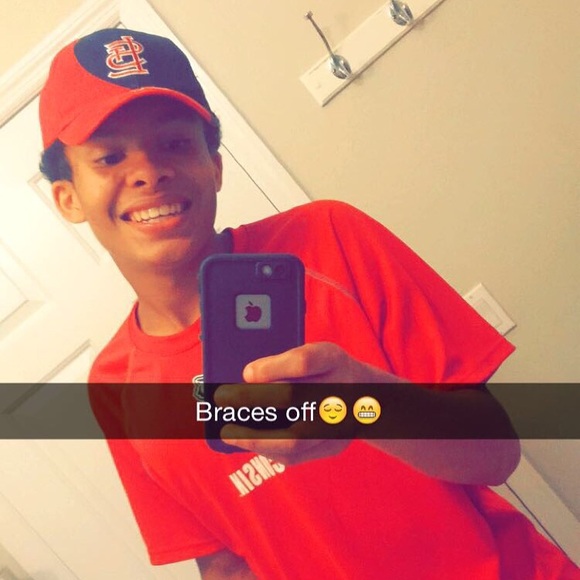 Profile Picture of Raymond Fields (@raymondisraw) on Poshmark