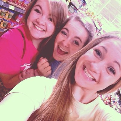 Profile Picture of Nikki Bloom (@Nikkiii_bloom) on Twitter