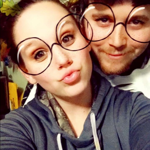 Profile Picture of Cassandra Anderson (@cassiea1006) on Poshmark
