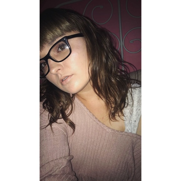 Profile Picture of Amelia Newton (@meals777) on Poshmark