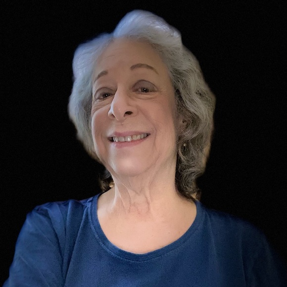 Profile Picture of Deborah Ayache (@deborahayache) on Poshmark