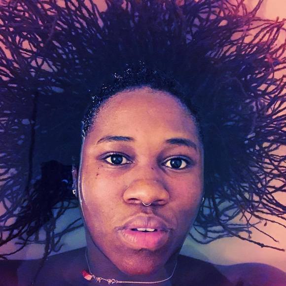 Profile Picture of Cassieon Craft (@mrhcraft) on Poshmark