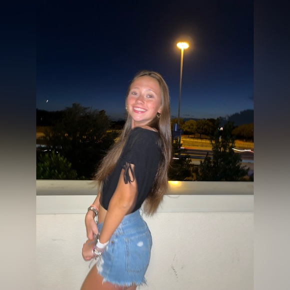 Profile Picture of Avery Parrish (@astarr66) on Poshmark
