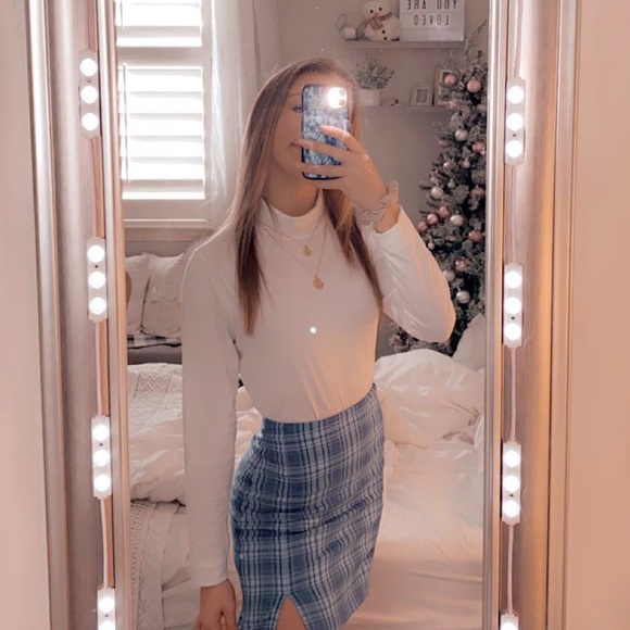 Profile Picture of Hailey P (@haileyscloset__) on Poshmark