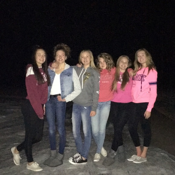 Profile Picture of Elizabeth Oconor (@elizabeth_o1) on Poshmark