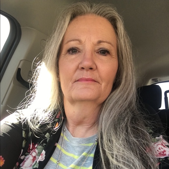 Profile Picture of Karen Clinesmith (@karenclinesmith) on Poshmark