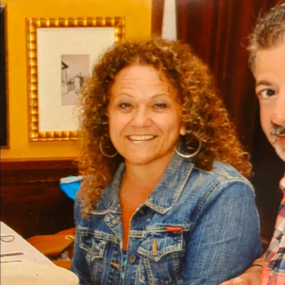 Profile Picture of Rosemary Cafiero (@rocafiero) on Poshmark