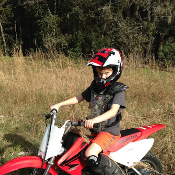 Profile Picture of Beverly Swanson (@sdfdsfd494) on Poshmark