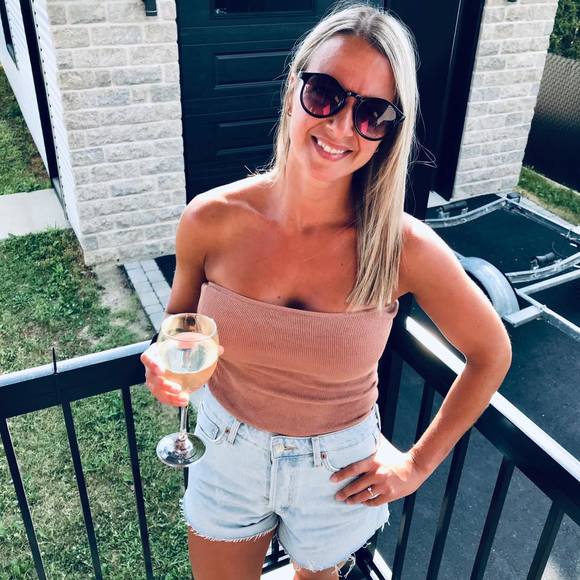 Profile Picture of Audrey Lampron (@audreylampron) on Poshmark