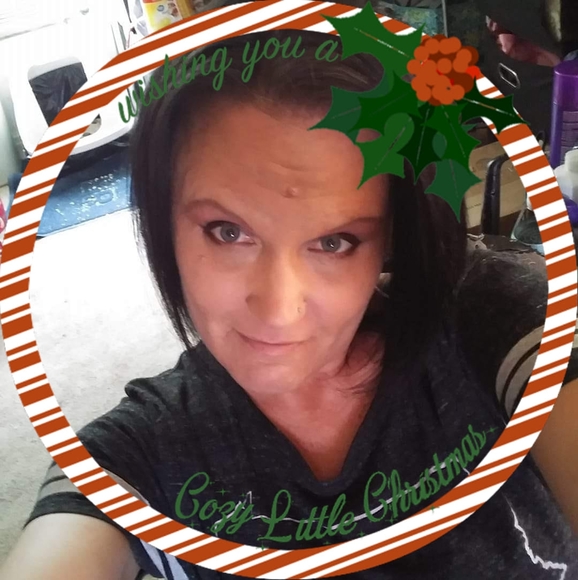 Profile Picture of Christina Riedel (@riedelc1) on Poshmark