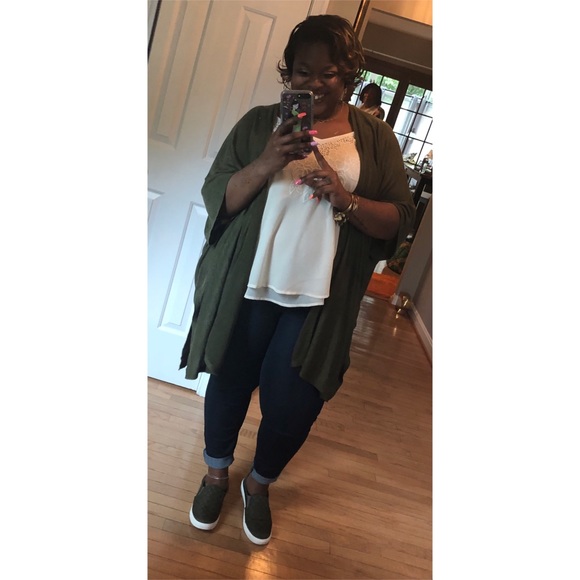Profile Picture of Aaliyah James (@aaliyah785) on Poshmark
