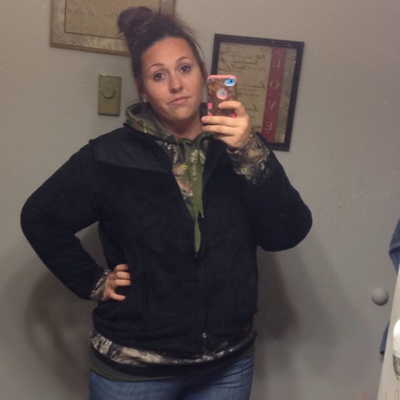 Profile Picture of Kate Hurst (@khurst92) on Poshmark
