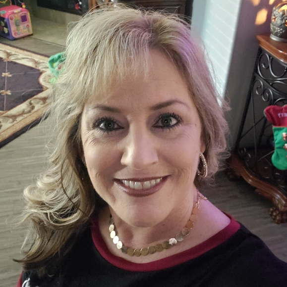 Profile Picture of Monica Hernandez (@mrhdreamer) on Poshmark