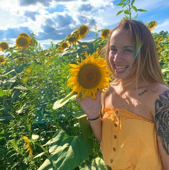 Profile Picture of Kylee Lunderville (@kyleelynn9797) on Poshmark