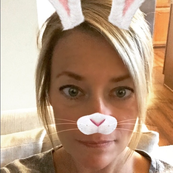 Profile Picture of Laura Wilken (@laurawilken) on Poshmark